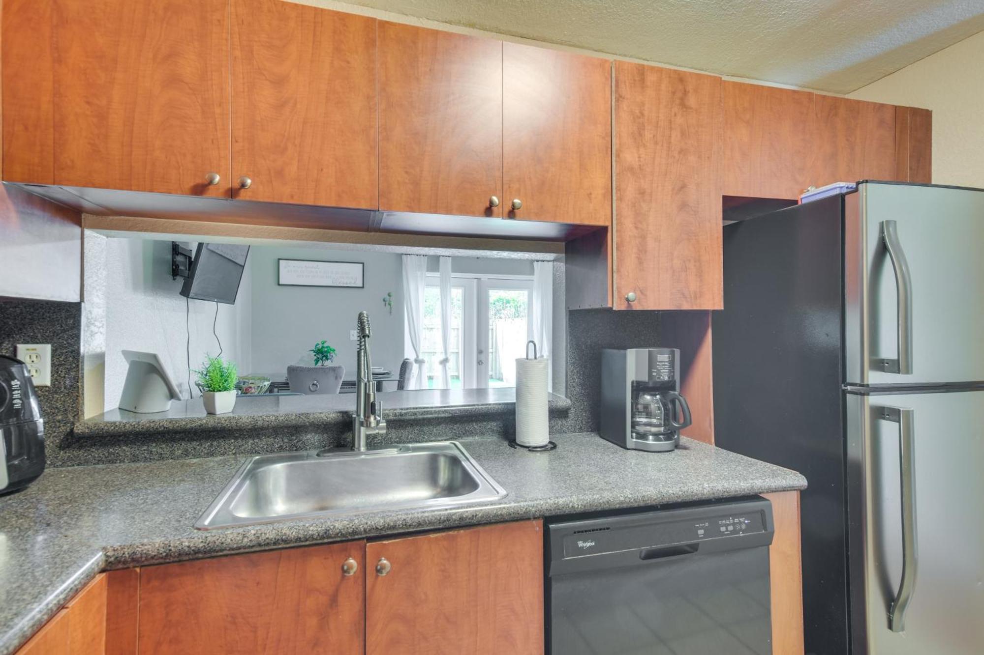 Opa-Locka Townhome, 15 Mi To Miami Beach! Esterno foto